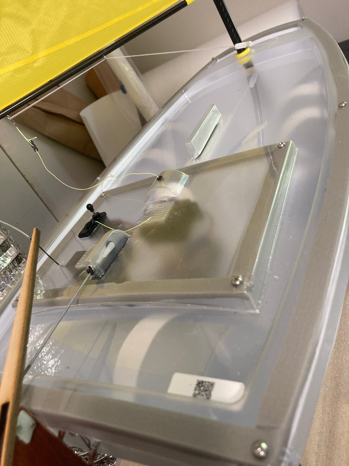 Miniopti Hull#0153 complete with Yellow Sail and accents