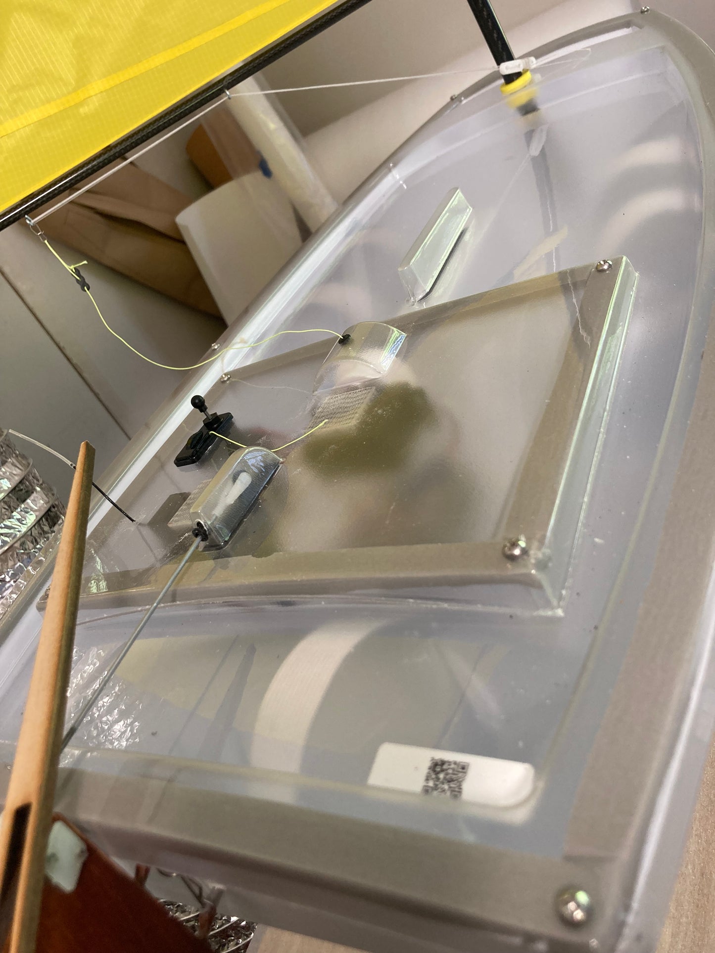 Miniopti Hull#0153 complete with Yellow Sail and accents